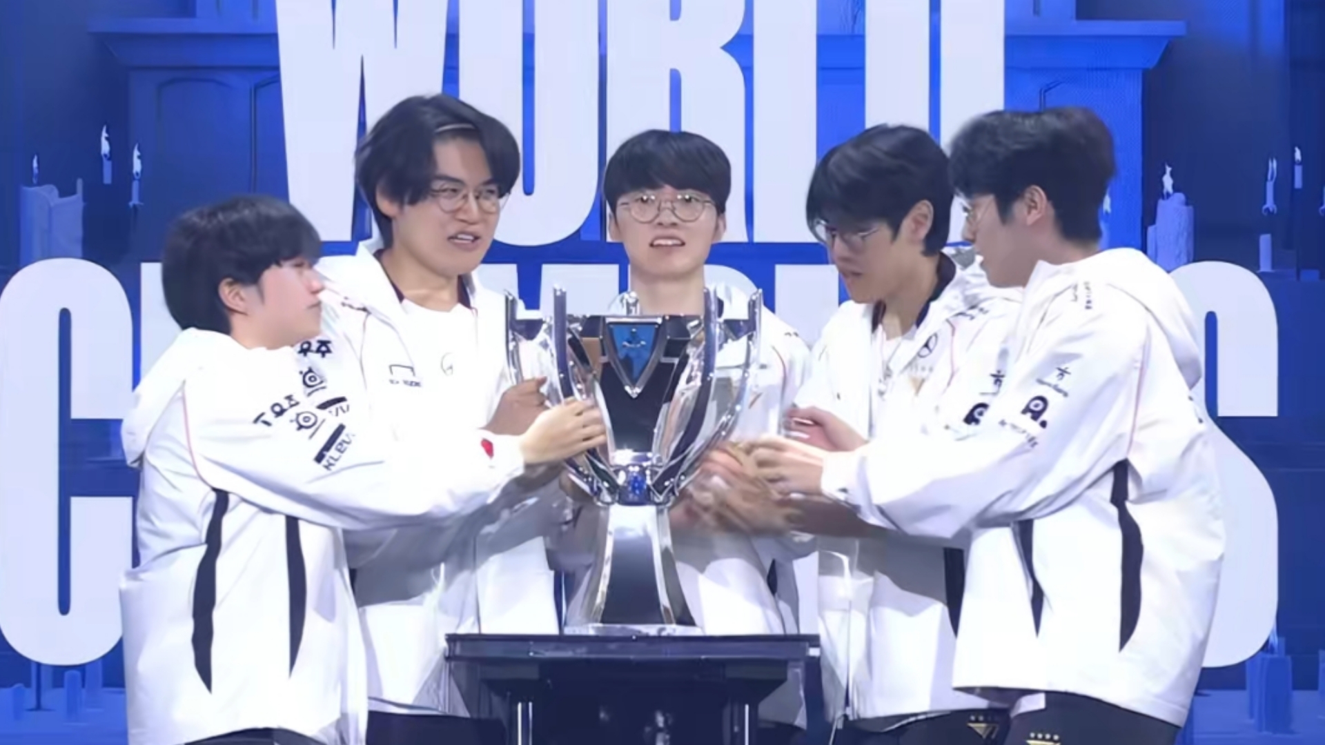 开云体育入口-包含FPX轻取T1，Jankos完成史诗逆转焦点之战四强赛，成为赛场最大亮点的词条