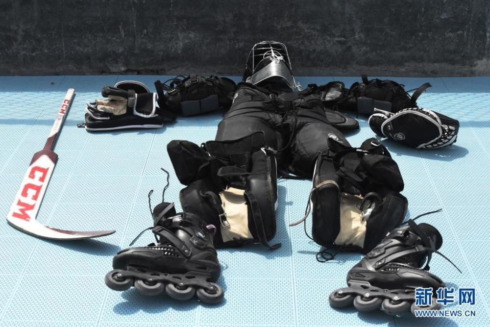 开云体育app-冰球选手赛后落泪，背后故事感人